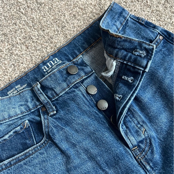 a.n.a High Rise Vintage Straight Leg Jeans Medium Wash, Size 4 - Picture 4 of 9